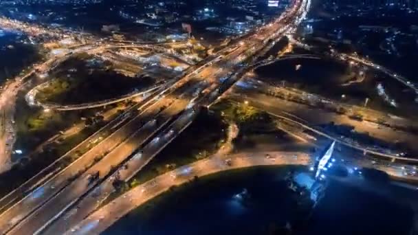 Luftaufnahme Von Oben Kreisverkehr Straßenverkehr Der Stadt Der Nacht Zeitraffer — Stockvideo