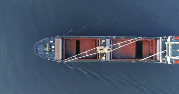 Luchtfoto Top View Containerschip Kraan Container Running Hebben Wave Ocean — Stockvideo