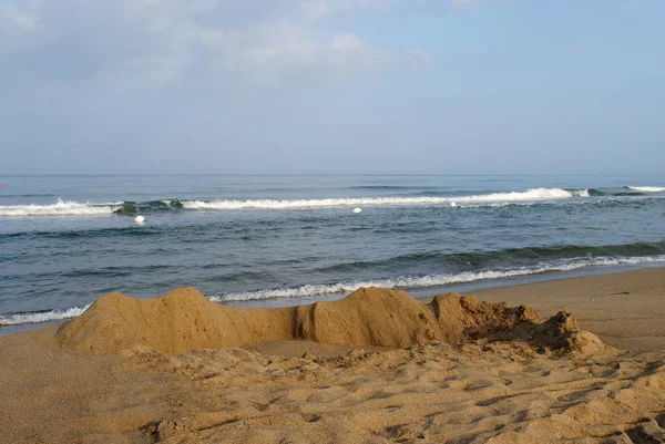 Summer Sea Sand Castle Shoreline Destroyed Waves Sea — Stock Photo, Image