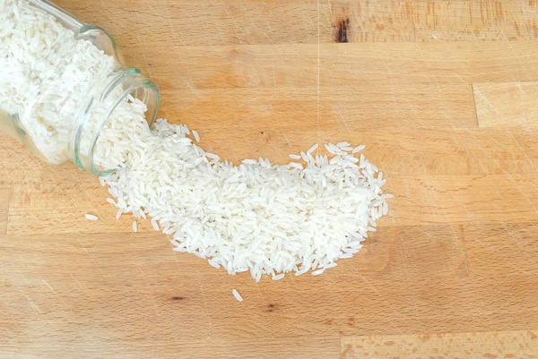 Arroz cru derrubado — Fotografia de Stock