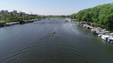 Belgrad'da Ada gölde kürek