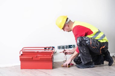 elektrik tesisatlarının onarımı, elektrik tesisatlarının onarımı, işyerinde elektrikçi