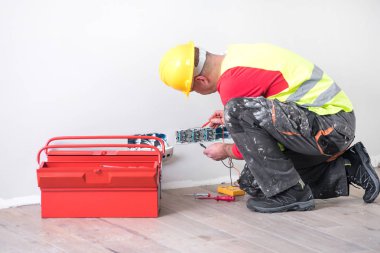elektrik tesisatlarının onarımı, elektrik tesisatlarının onarımı, işyerinde elektrikçi