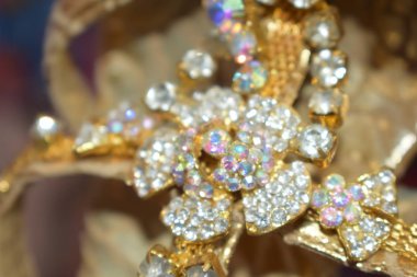 Ürün dekorasyon renkli taşlarla