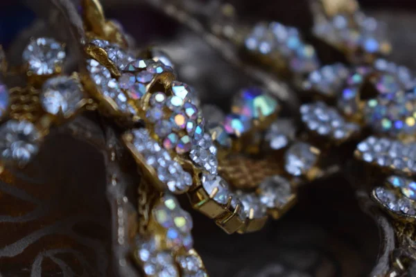 Ürün dekorasyon renkli taşlarla