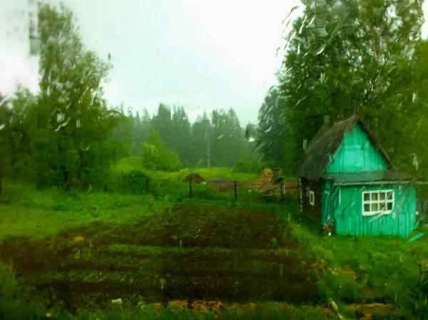 Dışarıda Yağmur Köyde Yaz Yağmuru — Stok fotoğraf