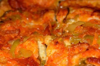 Jambonlu ve peynirli pizza