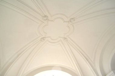 Bir binanın ön cephesi