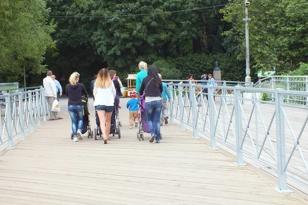 Ein Ort Der Ruhe Für Menschen Ein Park — Stockfoto