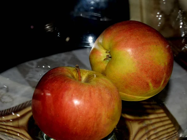 Jabłka Szklanym Pojemniku — Zdjęcie stockowe