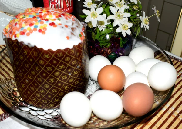 Bor Húsvét Húsvéti Tojás Kosárban Tavaszi Virágok Hóvirág — Stock Fotó
