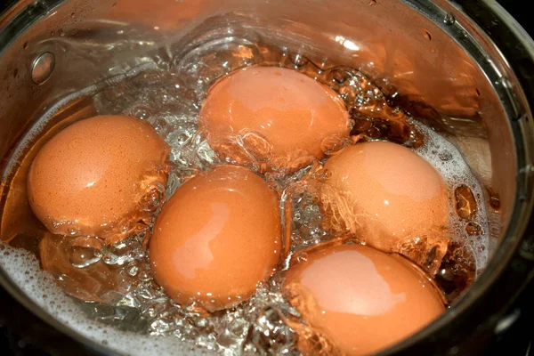 Huevos Sartén Agua Hirviendo Imagen De Stock