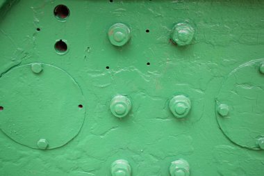 sac üzerinde perçinler