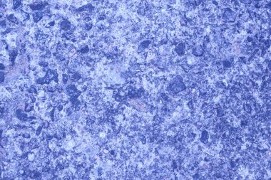 kum ve saman deniz kıyısında büyük taş