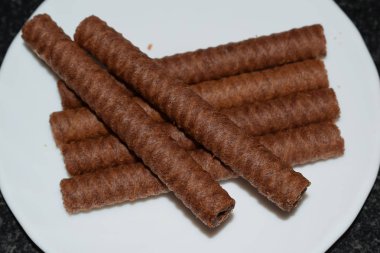 beyaz arka plan üzerinde waffle çubukları