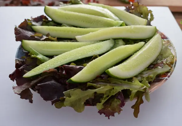 Frisches Gemüse Auf Einem Teller — Stockfoto