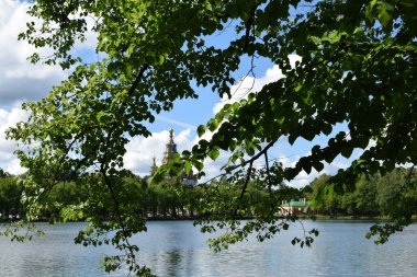 Temiz havada yürümek için park et.