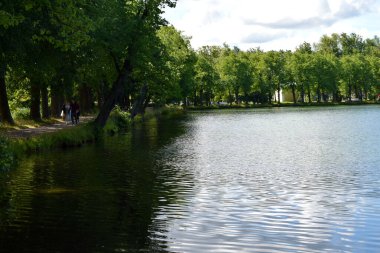 Temiz havada yürümek için park et.