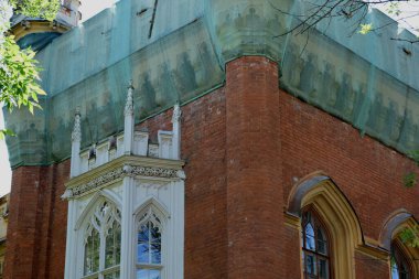 Eski tuğla kale, Gotik mimari