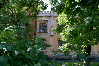 Eski tuğla kale, Gotik mimari