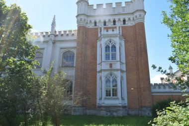 Eski tuğla kale, Gotik mimari