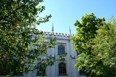 Eski tuğla kale, Gotik mimari