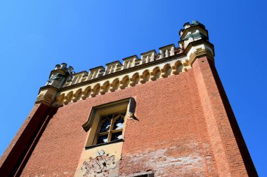 Eski tuğla kale, Gotik mimari