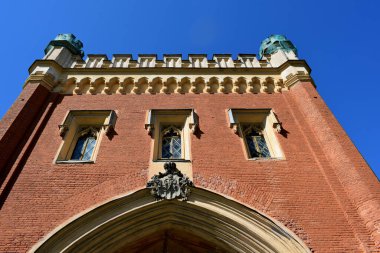 Eski tuğla kale, Gotik mimari