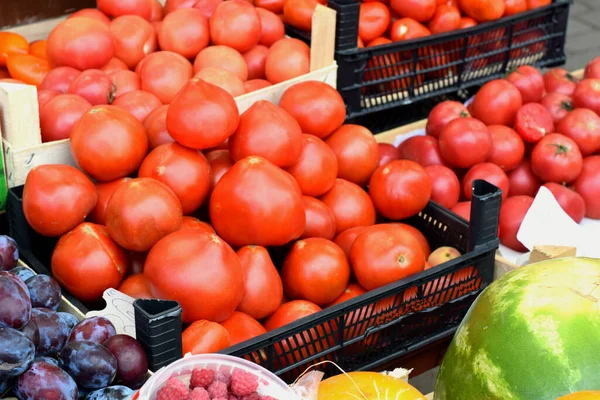 tomatoes, tomatoes in a box, vegetable market