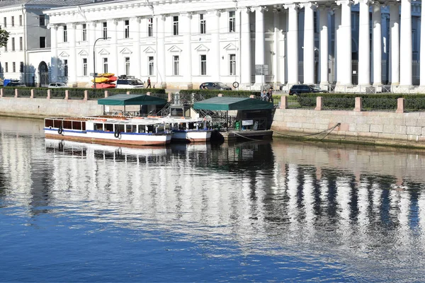 Pleasure Boat Water Channel — Stock Photo, Image