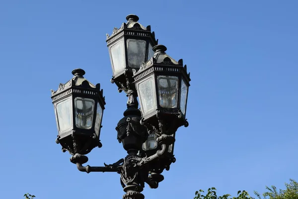 Şehrin Caddesinde Antik Bir Fener — Stok fotoğraf