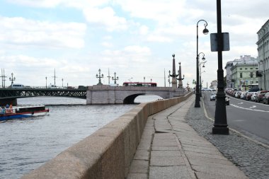 Nehir manzarası, su taşımacılığında yürümek için bir yer