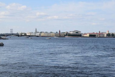 Nehir manzarası, su taşımacılığında yürümek için bir yer