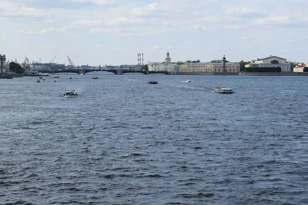 Utsikt Över Floden Från Bron Promenadvatten Transport Båt Floden — Stockfoto