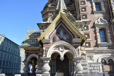 Kilisenin ön cephesi