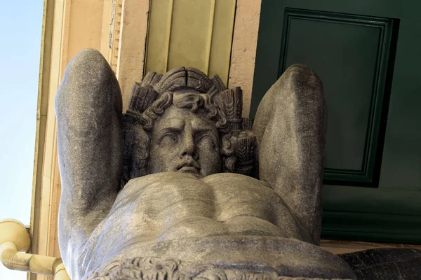 Statue Atlantidei Che Appoggiano Balcone — Foto Stock