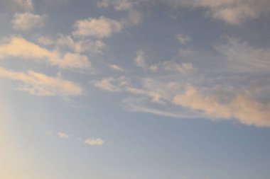 Beyaz bulutlar, uçaktan görüş.