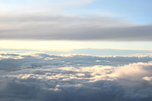 Beyaz Bulutlar Uçaktan Görüş — Stok fotoğraf