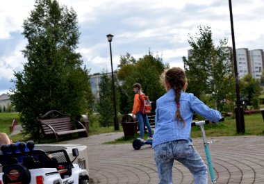 Çocuk oyun bahçesinde, çocuklar