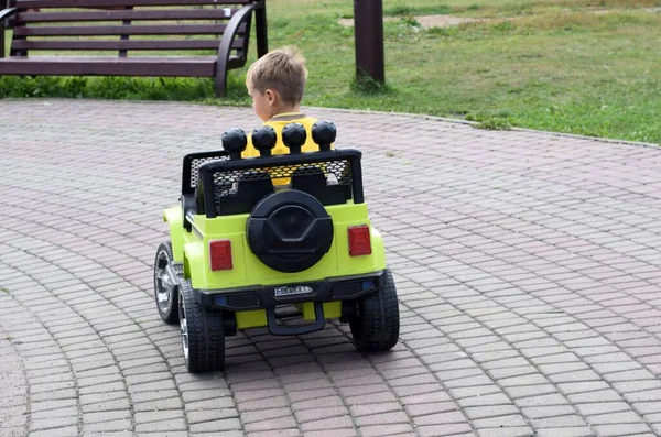 Kind Auf Dem Spielplatz Kinder — Stockfoto