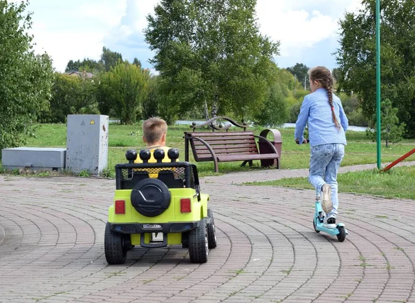 Kind Auf Dem Spielplatz Kinder — Stockfoto