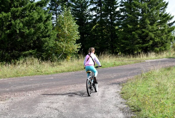 Girl Rides Bike Park — Stock Photo, Image