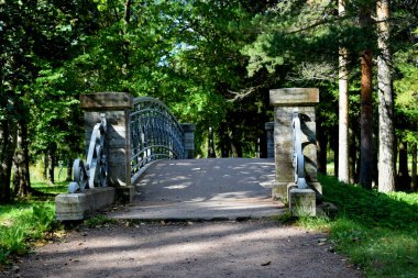 Parktaki kanal köprüsü.