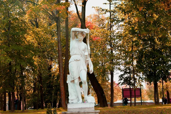 Статуя Парке Древнегреческого Бога — стоковое фото