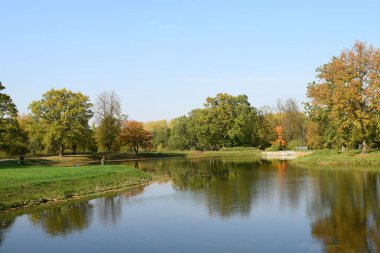 Güz Parkı, yürümek için bir yer.