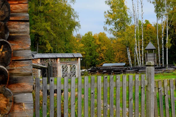 Holzhäuser Land Bauernhof Dorf — Stockfoto