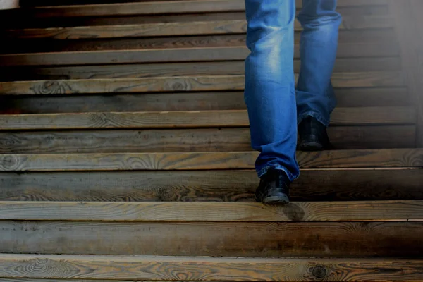 Old Wooden Staircase Man Walks Stairs 免版税图库图片