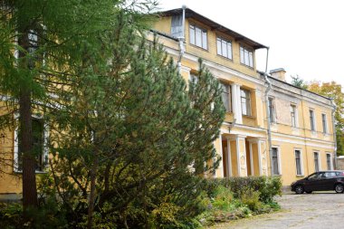 Şehir eski evi, konut binası.