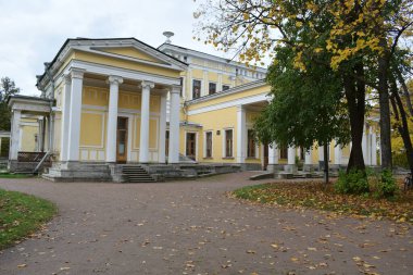 Park 'taki saray, yürümek için bir yer.