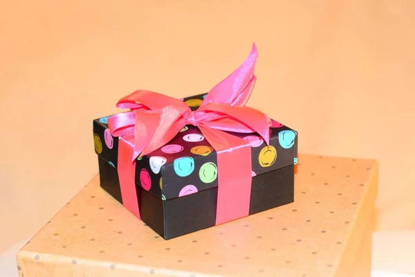 Caja Regalo Con Arco Regalo — Foto de Stock